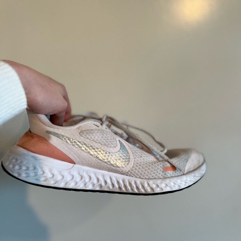 Girls Nike shoes size 5.5